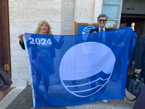 Consegna della Bandiera Blu 2024 al Comune di Cecina