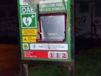 Due postazioni di defibrillatori pubblici danneggiate